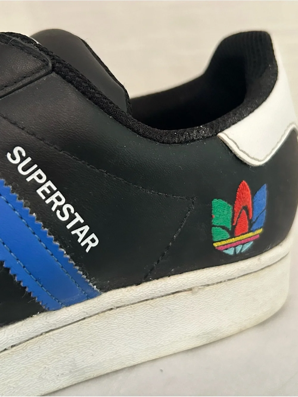 adidas black sneaker